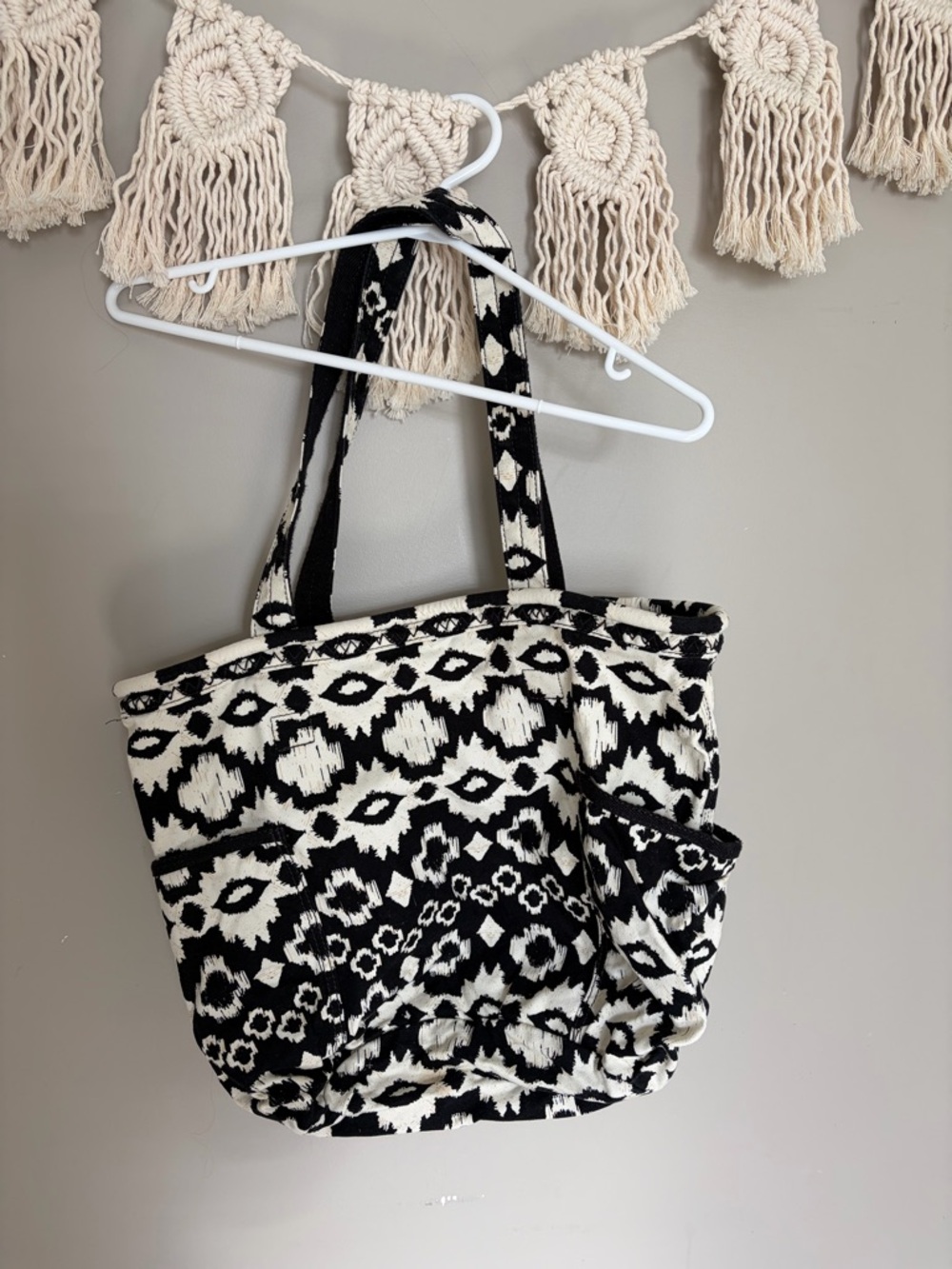 thirty-one Black and Cream Retro Metro Patterned Tote